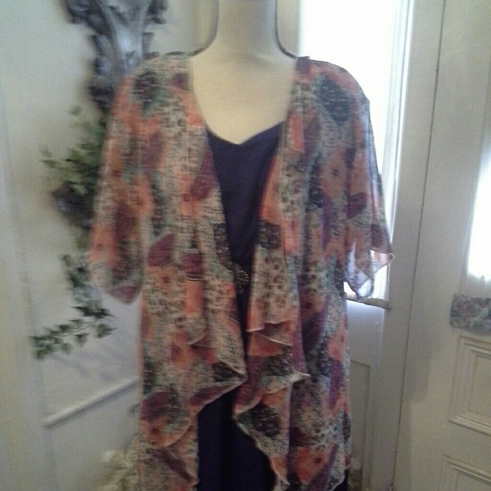 LulaRoe Monroe Kimono size small